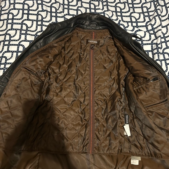 Danier leather jacket size medium - Picture 6 of 10